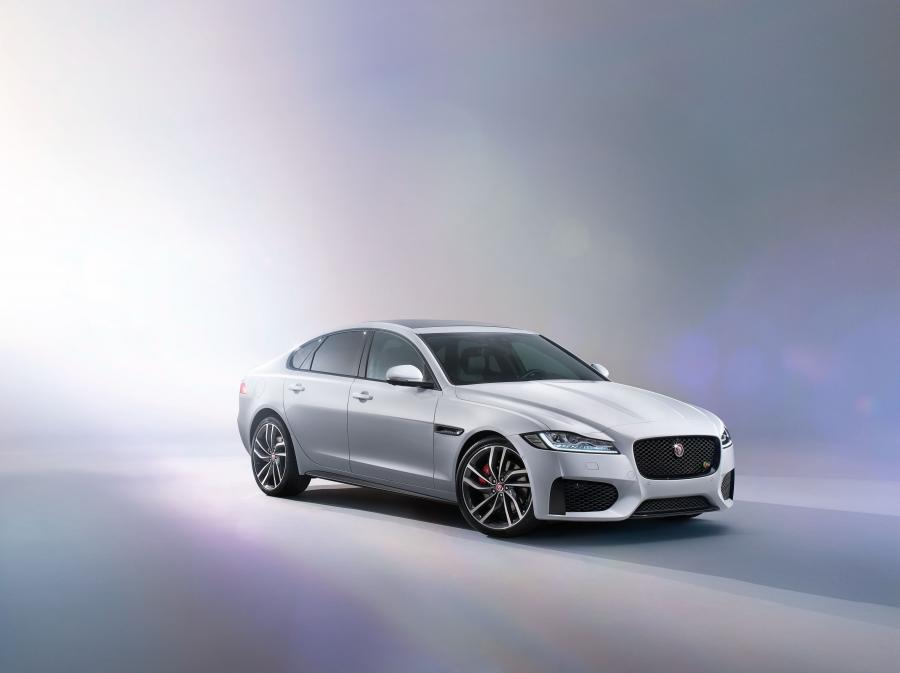  Jaguar XF S AWD 2015 года  (фото 6 из 43)